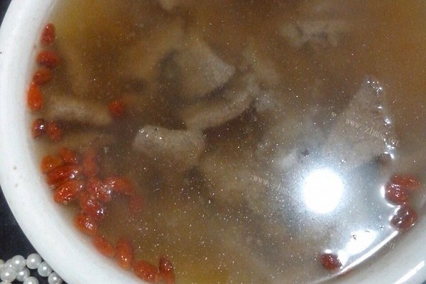 枸杞猪肝瘦肉汤