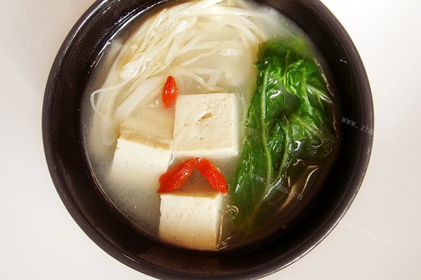 鲜香原味：豆腐青菜汤
