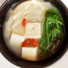 鲜香原味：豆腐青菜汤