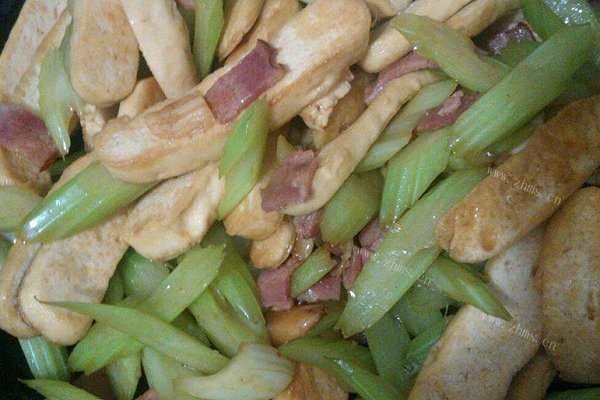 西芹培根炒豆干