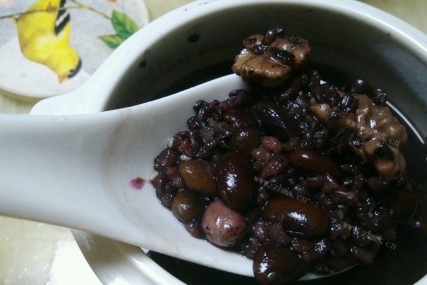 补肾佳品-核桃黑豆黑米黑芝麻粥