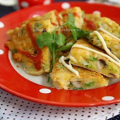 #美食派#银鱼香菇煎蛋饼