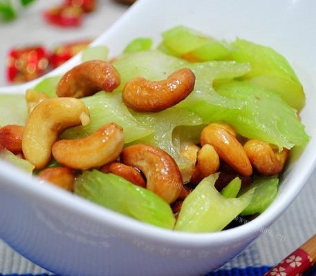 混炒腰果西芹