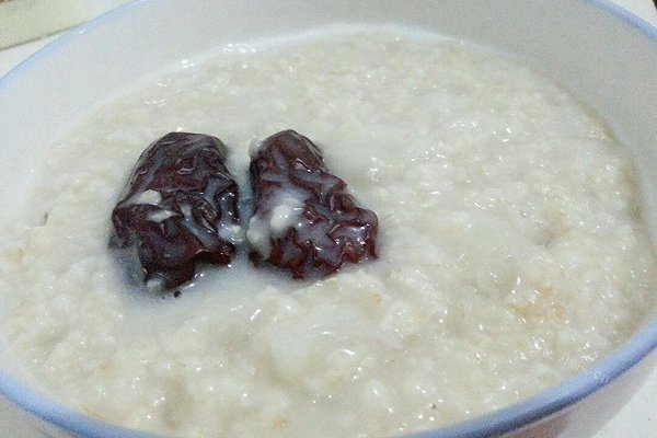 银耳燕麦红枣羹