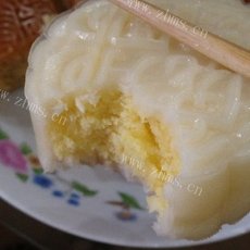 独家奶黄椰丝冰皮月饼