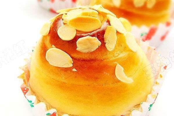 蜂蜜杏仁面包卷