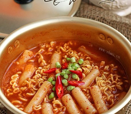 辣白菜年糕泡面
