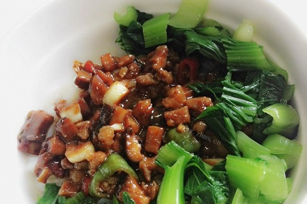 美味八宝酱鲜拌米线
