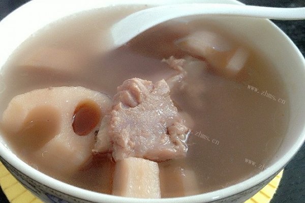 家常砂锅煲排骨莲藕汤