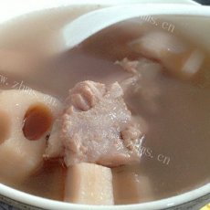 家常砂锅煲排骨莲藕汤