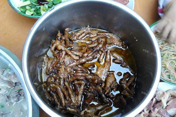 油卤鸡脚