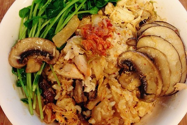 金枪鱼双菇泡菜炒饭
