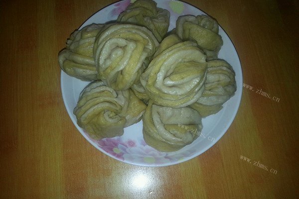双色葱油小花卷
