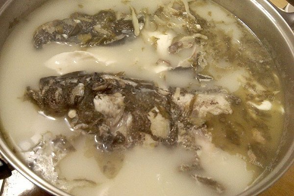 家常花鲢鱼头豆腐汤