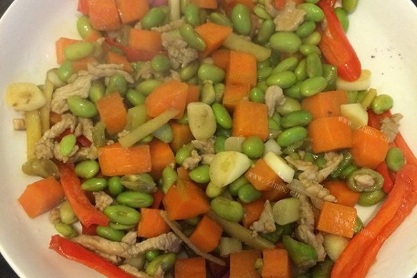 毛豆胡萝卜丁炒肉丝
