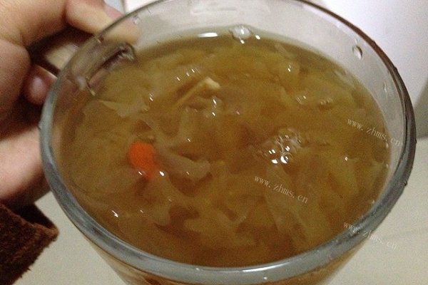 银耳莲子枸杞羹