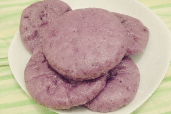 紫薯腊肉蒸糕