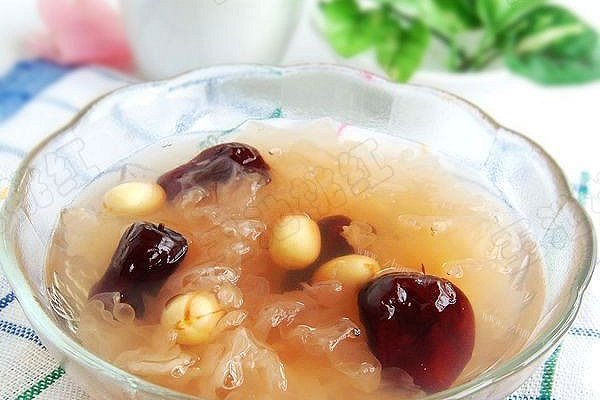红枣银耳莲子羹