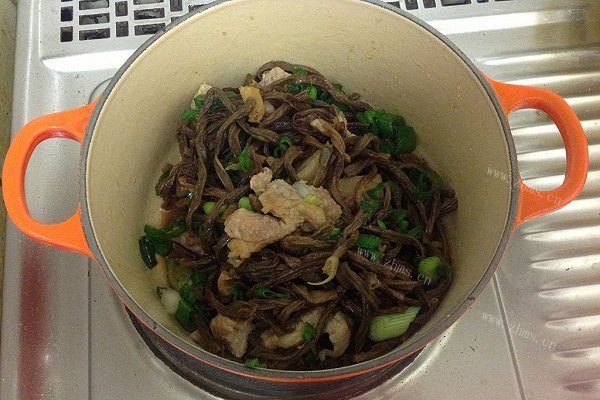 LC珐琅铸铁版梅干菜烧肉