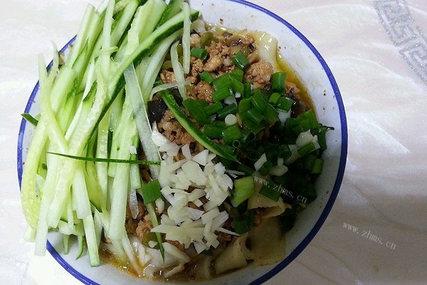 自创秘制杂酱面