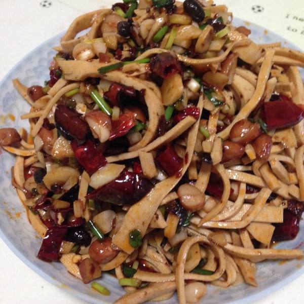 诱人的麻辣豆腐丝 