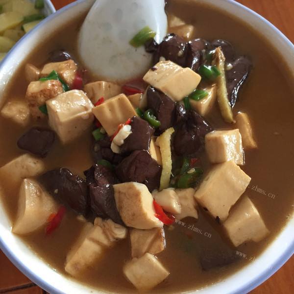 清香的猪血煮豆腐 