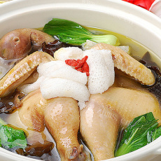 美味的茶树菇炖鸡汤