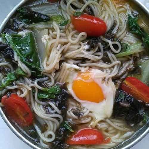 秀色可餐的紫菜鸡蛋面