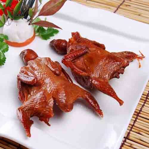 有食欲的烤乳鸽