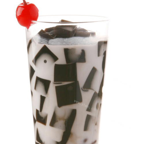 美味的仙草奶茶