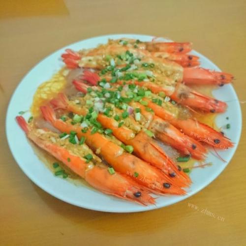 四溢的蒜蓉粉丝蒸虾