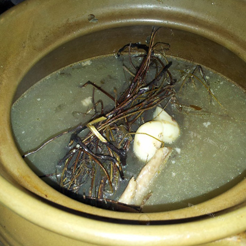 祛湿鸡骨草汤