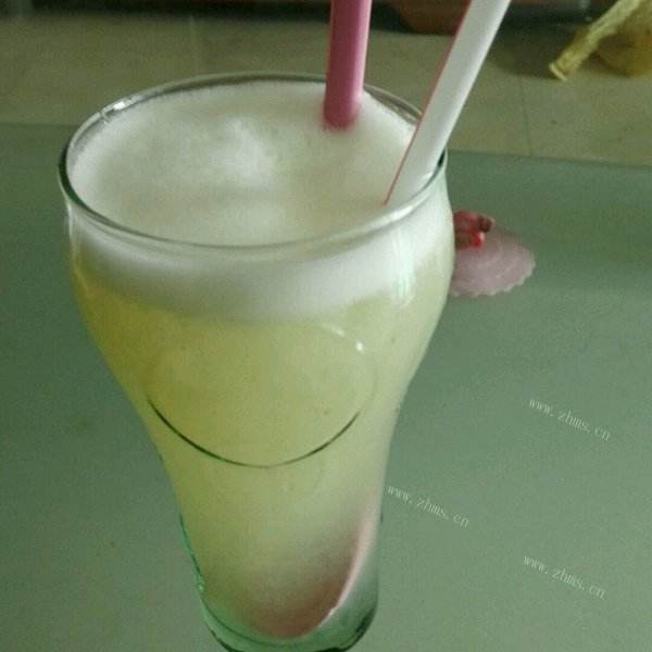 美味的葡萄柚绿茶