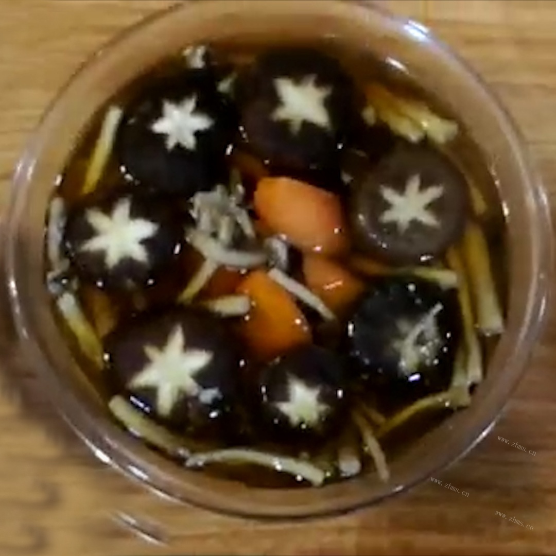 庄青山：誓要吃到菌菇汤~鲜露茶菇蒸藕汤