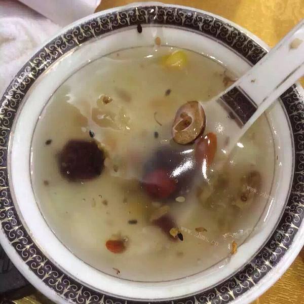 好吃的蜜枣核桃羹