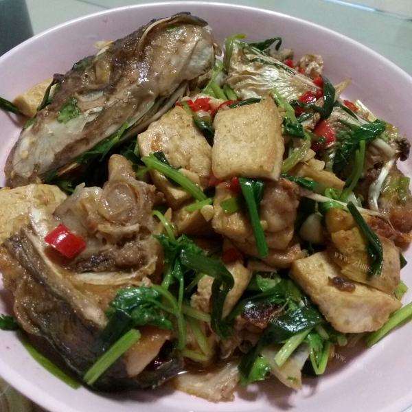 红烧鱼头豆腐