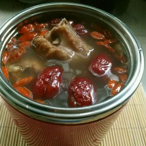 美味的山药红枣排骨汤