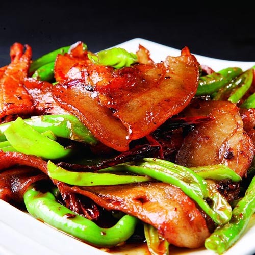 营养丰富的蒜苗回锅肉