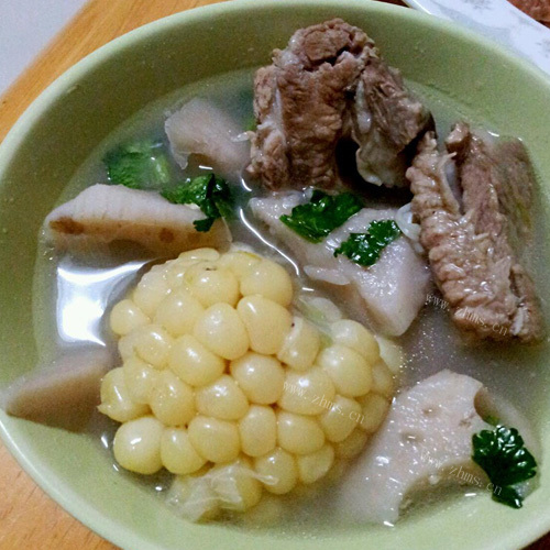   家常排骨莲藕汤的做法