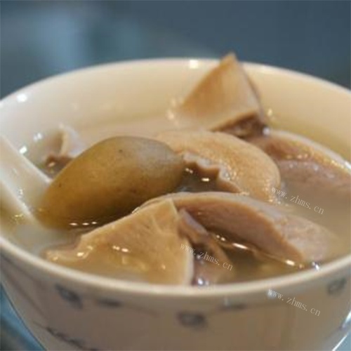 美味的青果炖猪肚