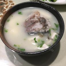 家常菜鲤鱼豆腐汤