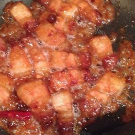 美味的红烧肉焖土豆