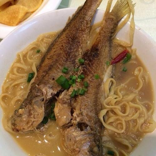 咸香的黄鱼煨面