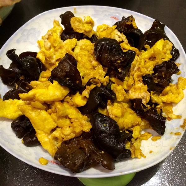 好吃的木耳炒鸡蛋的做法