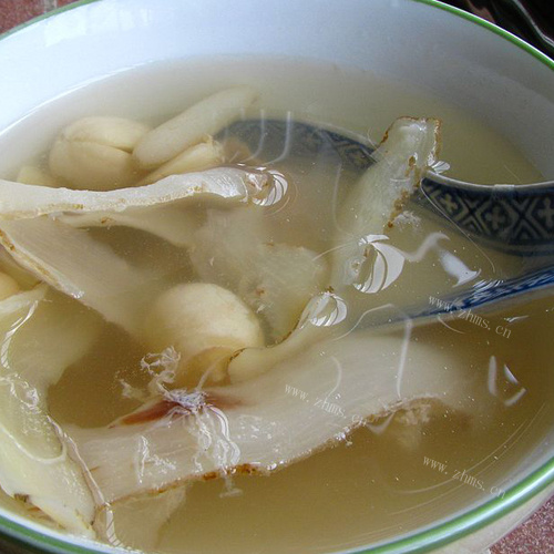 美味的沙参玉竹汤