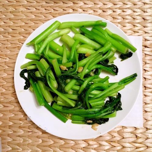 清爽的炒菜心