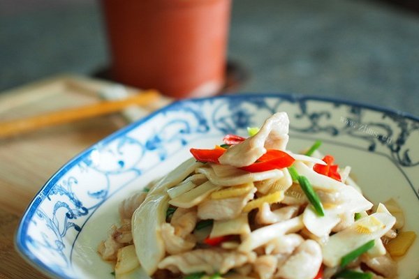 泡红椒杏鲍菇小炒肉片