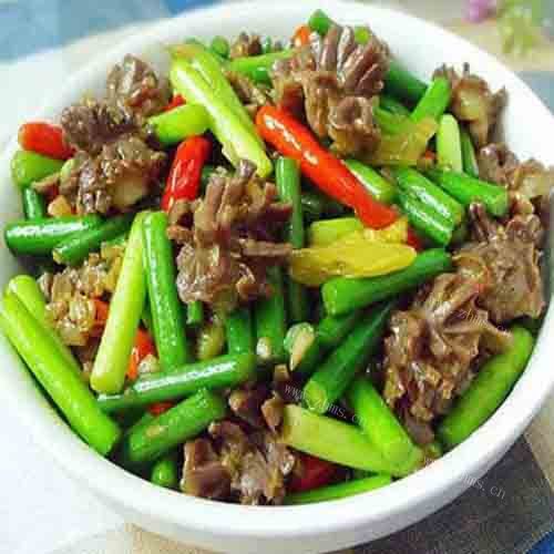 美味的蒜薹炒鸡胗