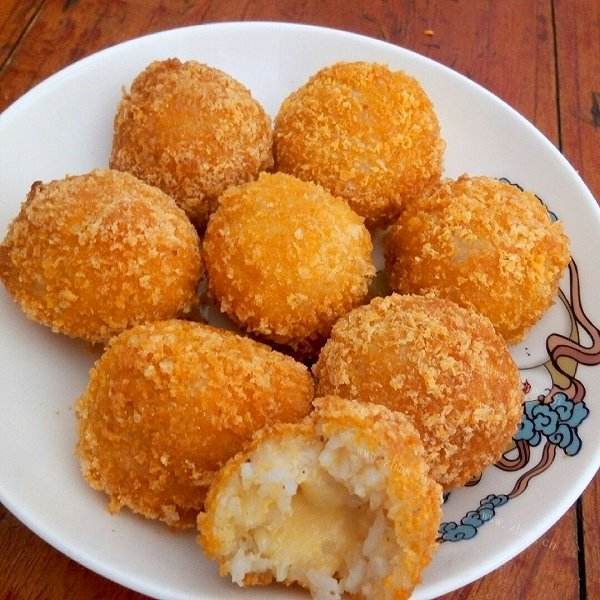鲜美的炸饭团