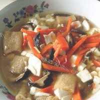 家常版香菇竹荪豆腐汤